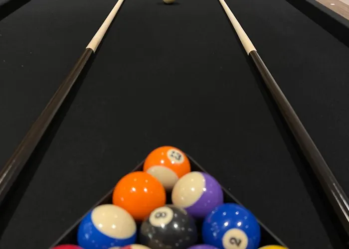 - Modern Spacious Apartment Leeds (West Yorkshire)