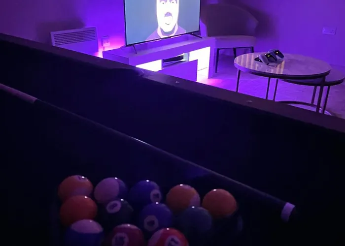 - Modern Spacious Apartment