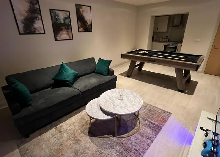 - Modern Spacious * Leeds (West Yorkshire)