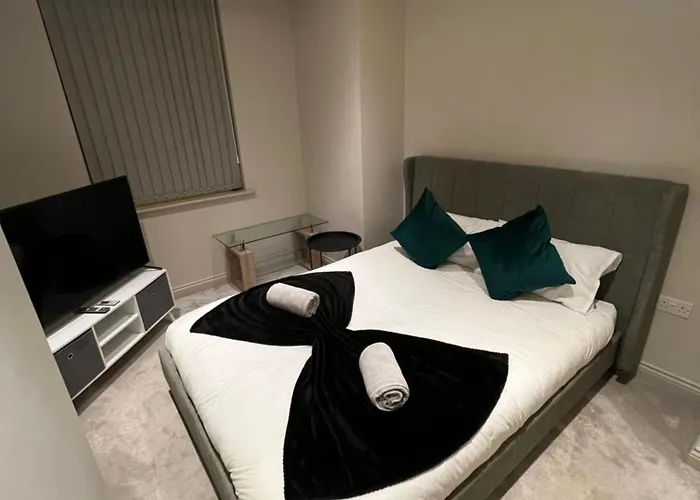 - Modern Spacious Leeds (West Yorkshire)