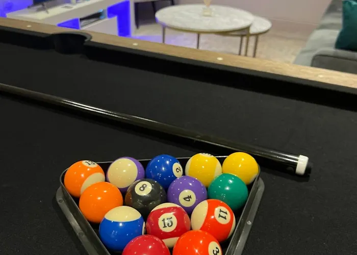 - Modern Spacious Apartment Leeds (West Yorkshire)