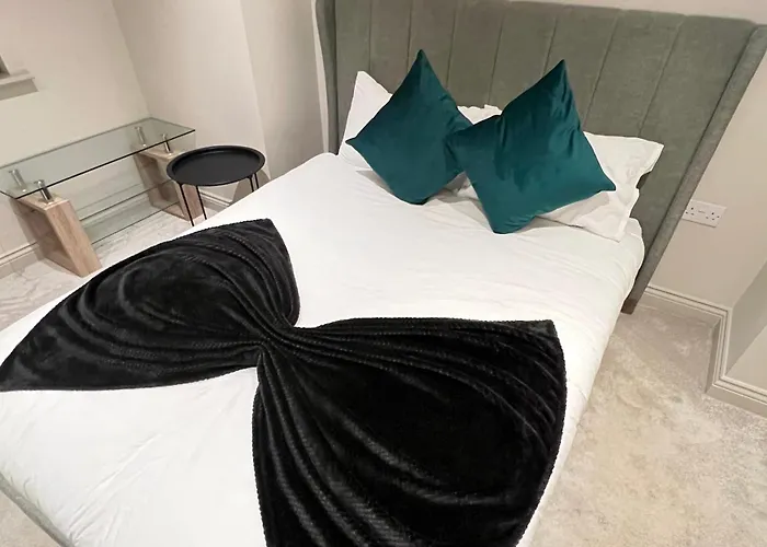 - Modern Spacious Apartment Leeds (West Yorkshire)