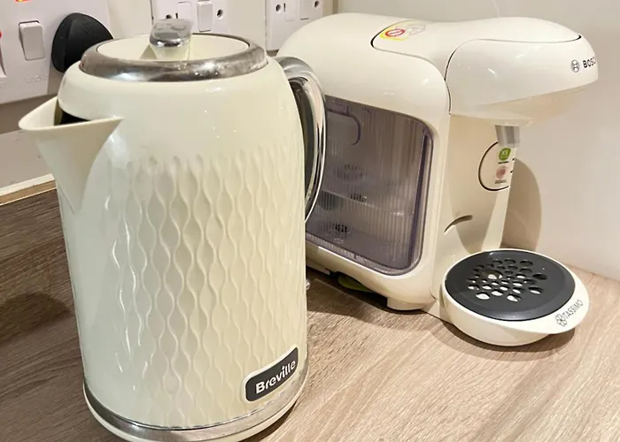 - Modern Spacious Apartment Leeds (West Yorkshire)