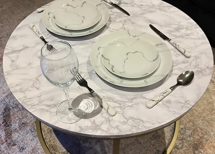 - Modern Spacious * Leeds (West Yorkshire)